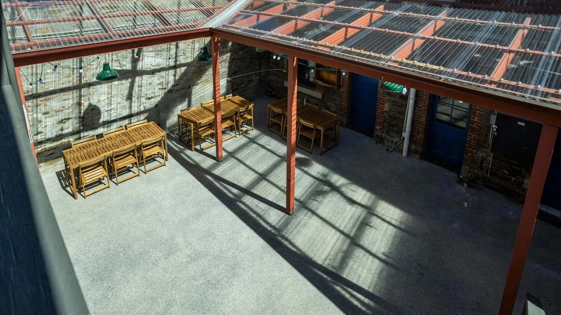 Base Camp Hostel أدليد
